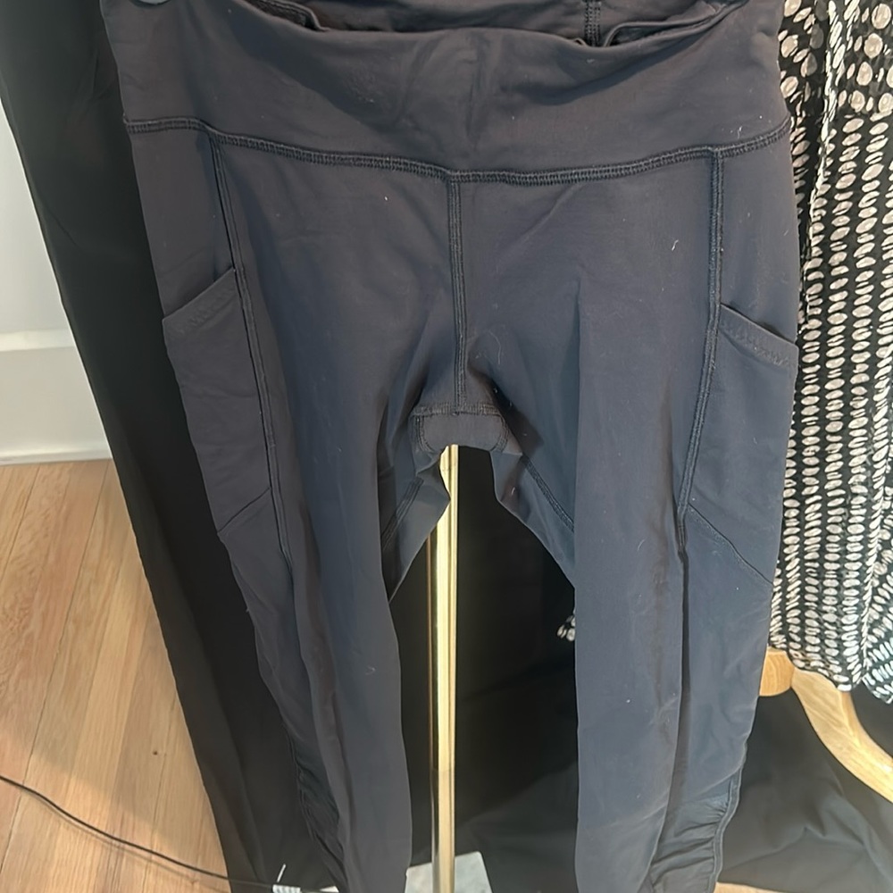 LuluLemon pocketed black legging womens Sz6